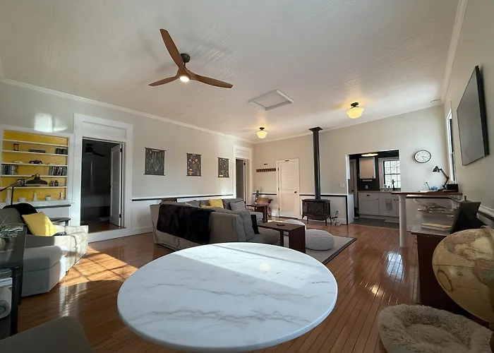Schoolhouse No. 11 * Hudson Valley Upstate Getaway